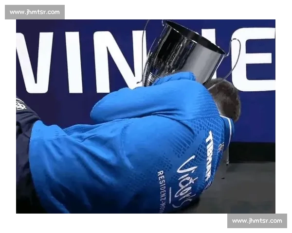 德甲温情瞬间：樊振东笑看弗朗西斯卡换衣趣事